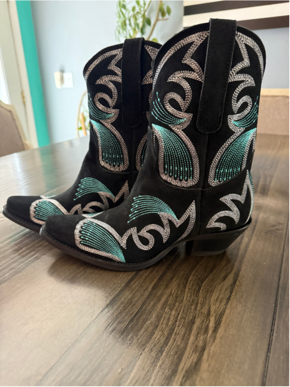 Dingo Flyin Colors Suede Leather Booties, Size 7, NWT - Picture 3 of 6